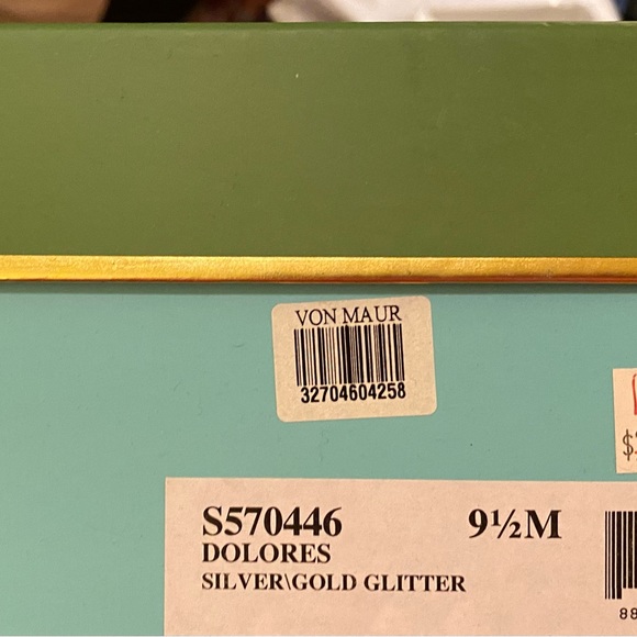 GLAMOUR! Iconic silver glitter Dolores pumps from Kate Spade. Best shoe EVER - Picture 2 of 13